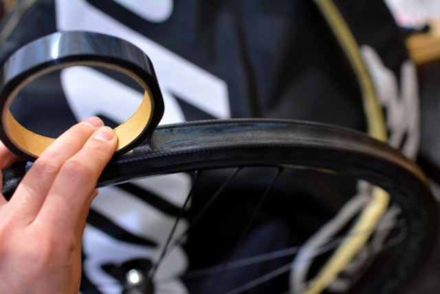 簡単・明日からできるロードバイクのチューブラータイヤ交換方法 | VIKING