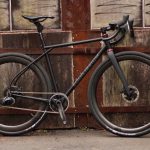 「エクイリブリウム Brutalist」最新のSRAM FORCE eTAP AXSでグラベル仕様に